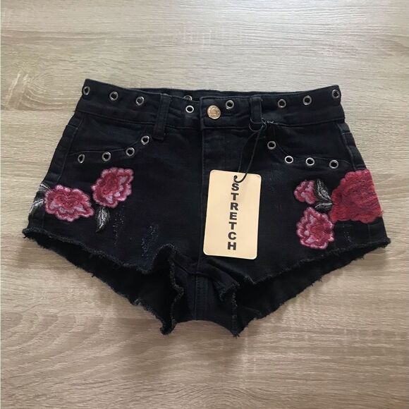 NWT … LITZ “Size: S” Stretch Denim Shorts - Picture 1 of 3